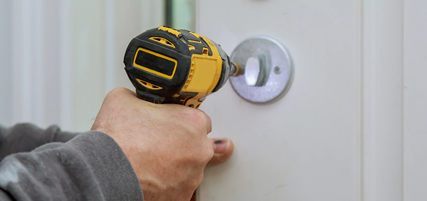 Street Locksmith For Smart Lock Repair in Sanford, FL